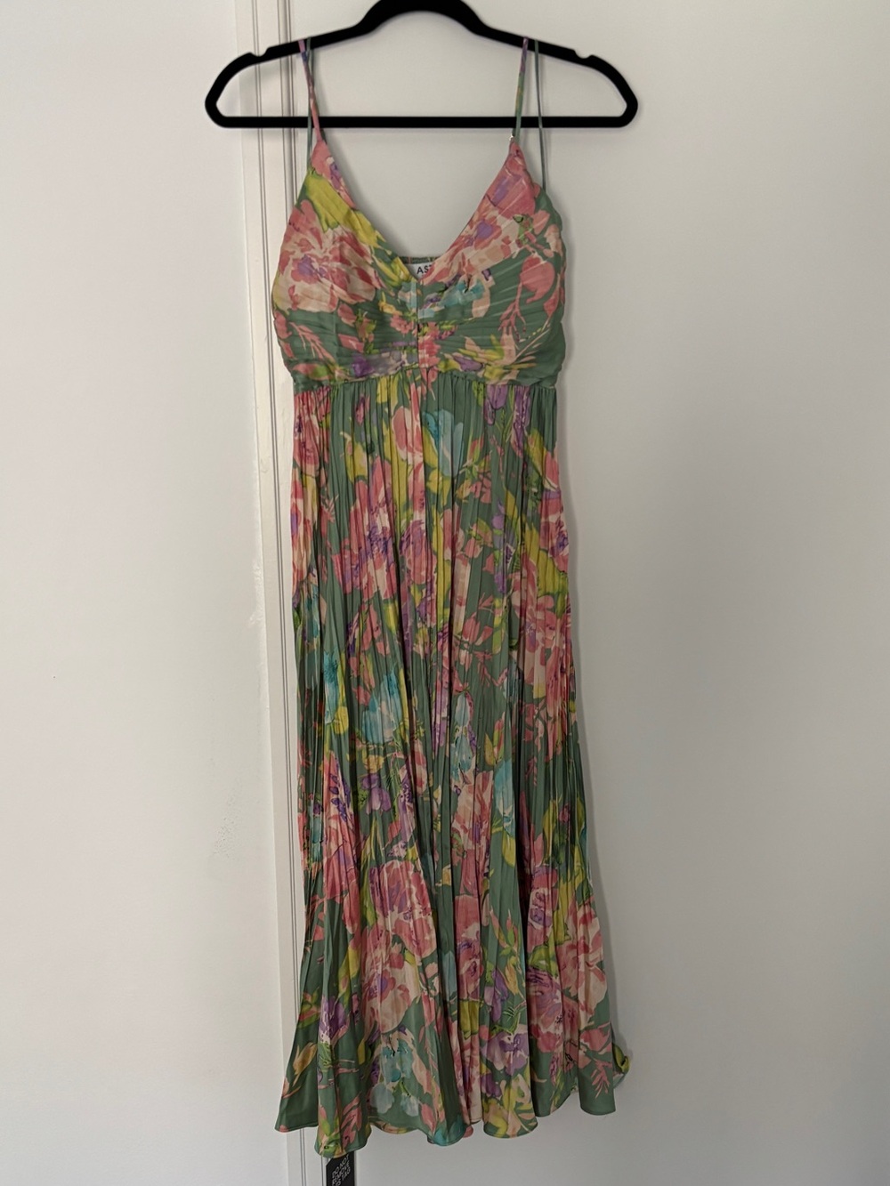 ASTR the Label Blythe Floral Pleated Midi Dress - Green Pink NWT - Picture 4 of 5